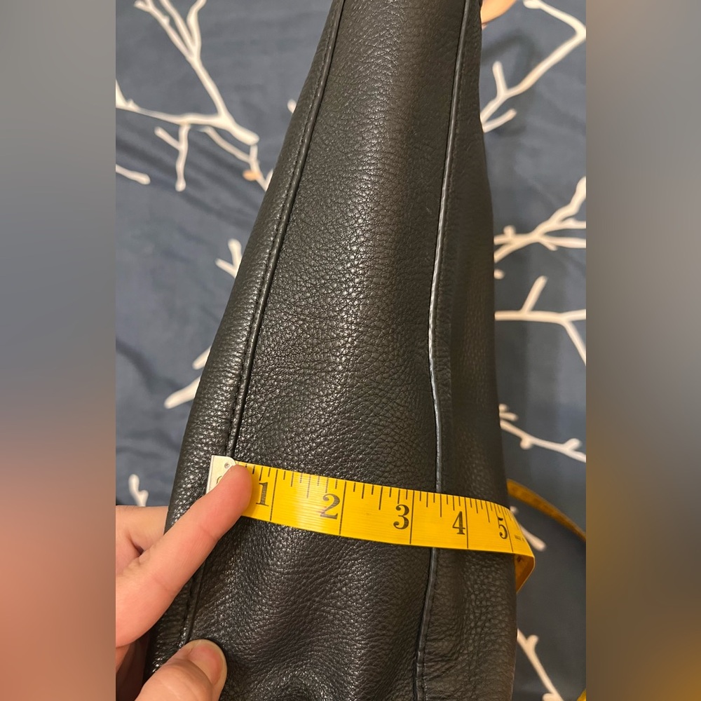 Michale Kors leather tote black please see all pictures - Picture 8 of 8